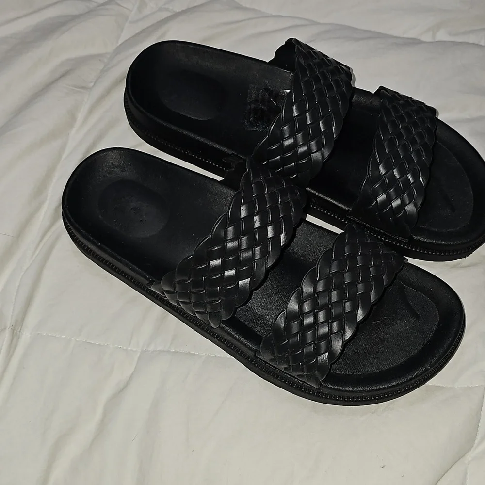 Womens Black Sandals Sz 7/8. Nwots! Great Staple Piece!!